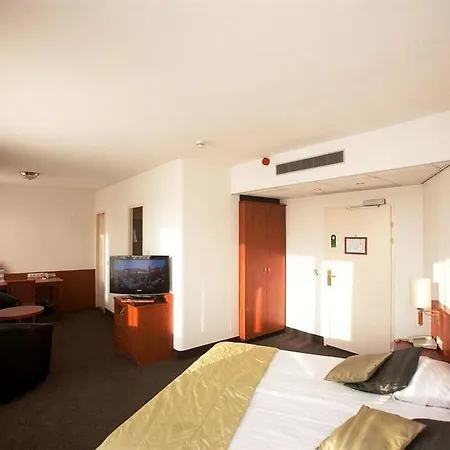 Hotel Restaurant & Casino De Nachtegaal 4*