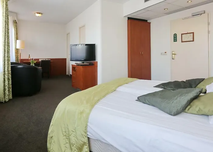 Restaurant & Casino De Nachtegaal فندق 4*